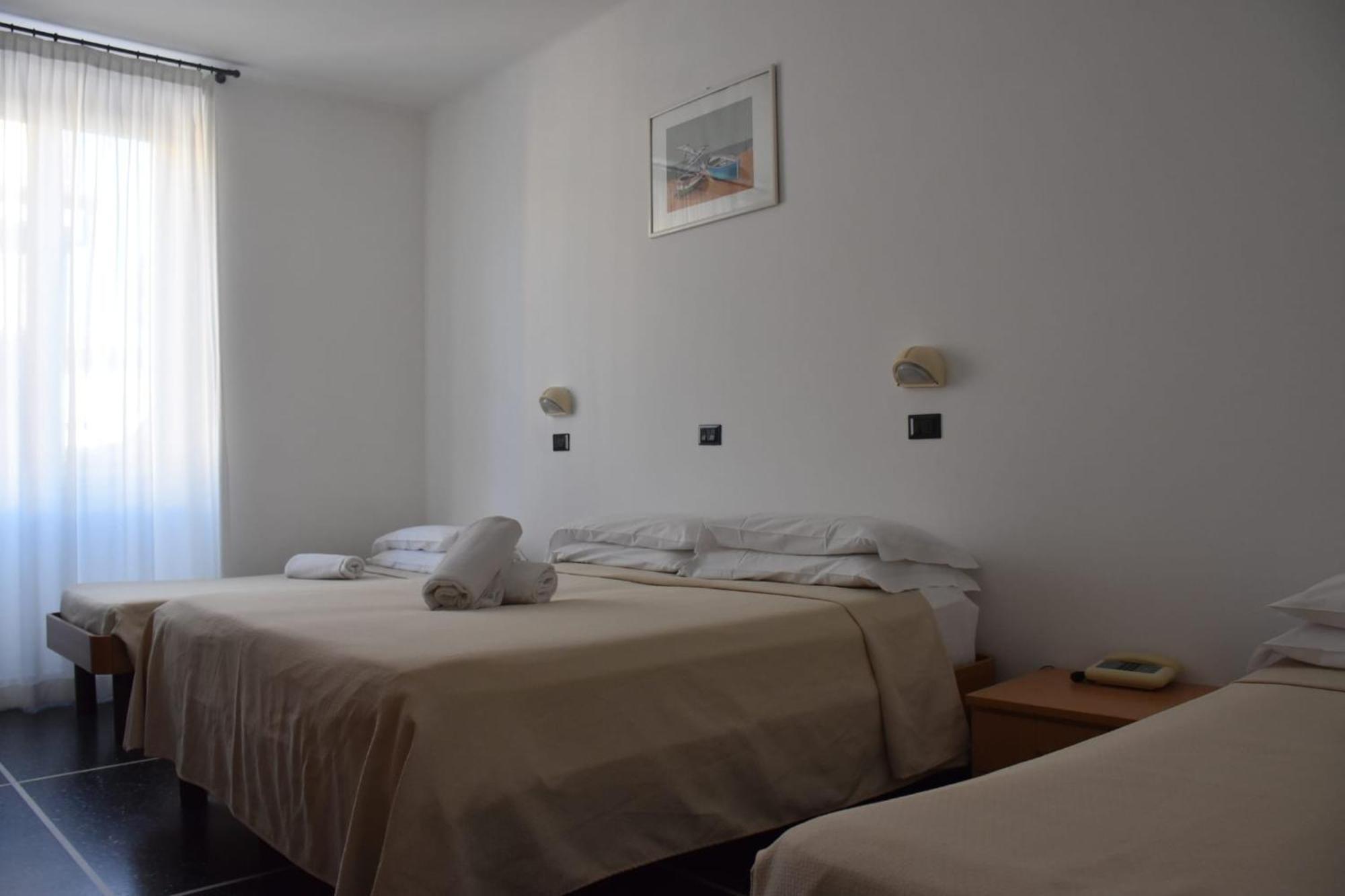 Hotel Le Palme วาราซเซ ภายนอก รูปภาพ
